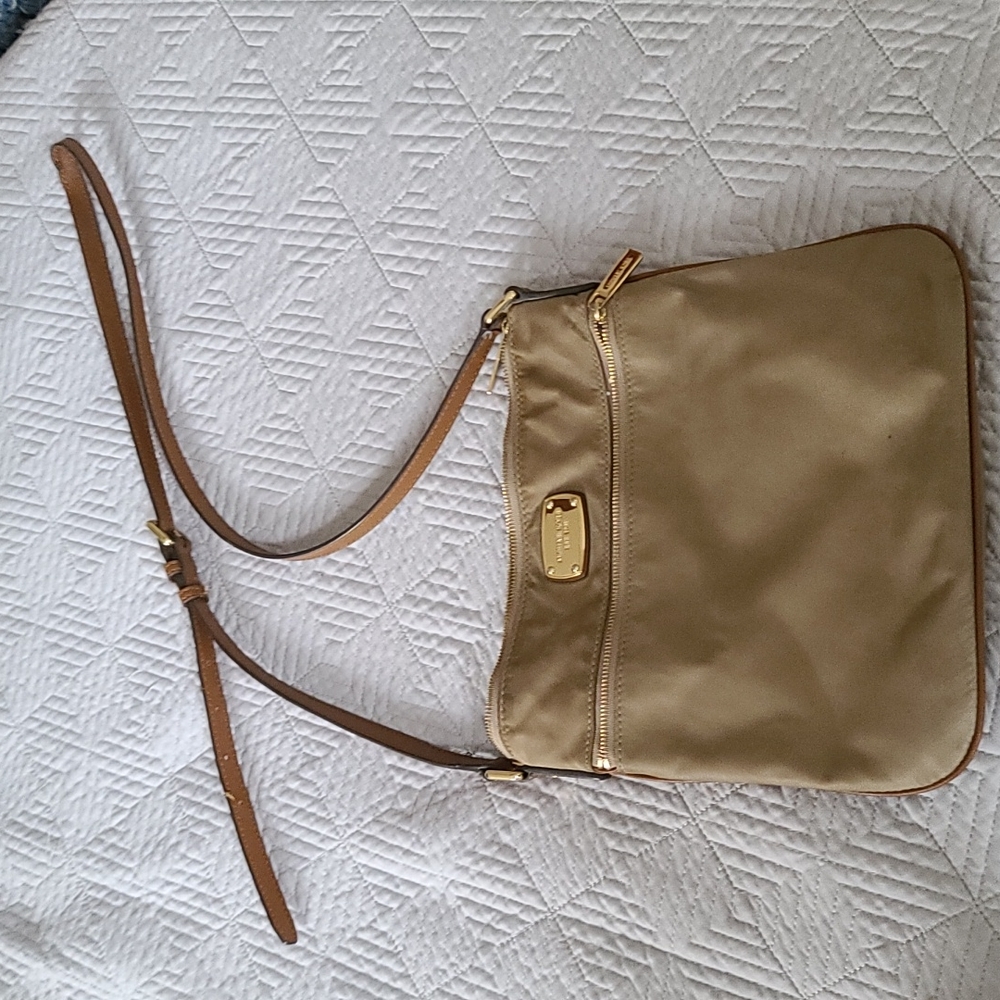 Crossbody purse